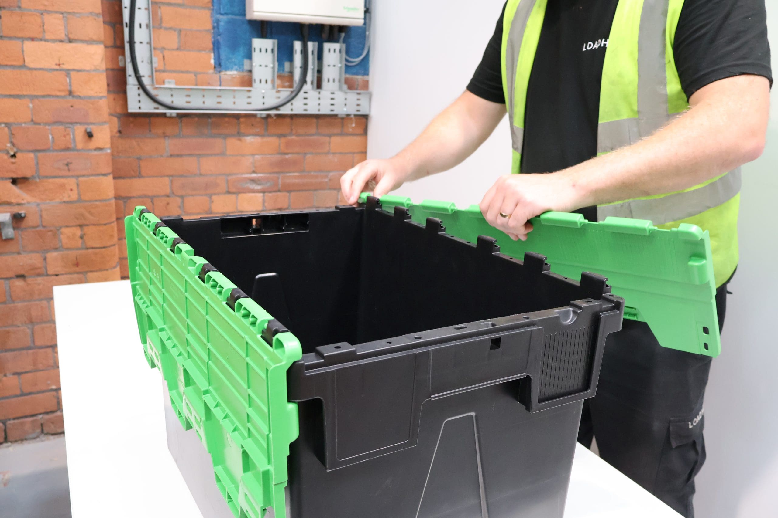 applying the lid to a tote