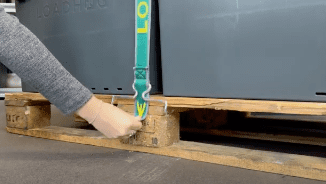 pallet lid securing a pallet load with strap