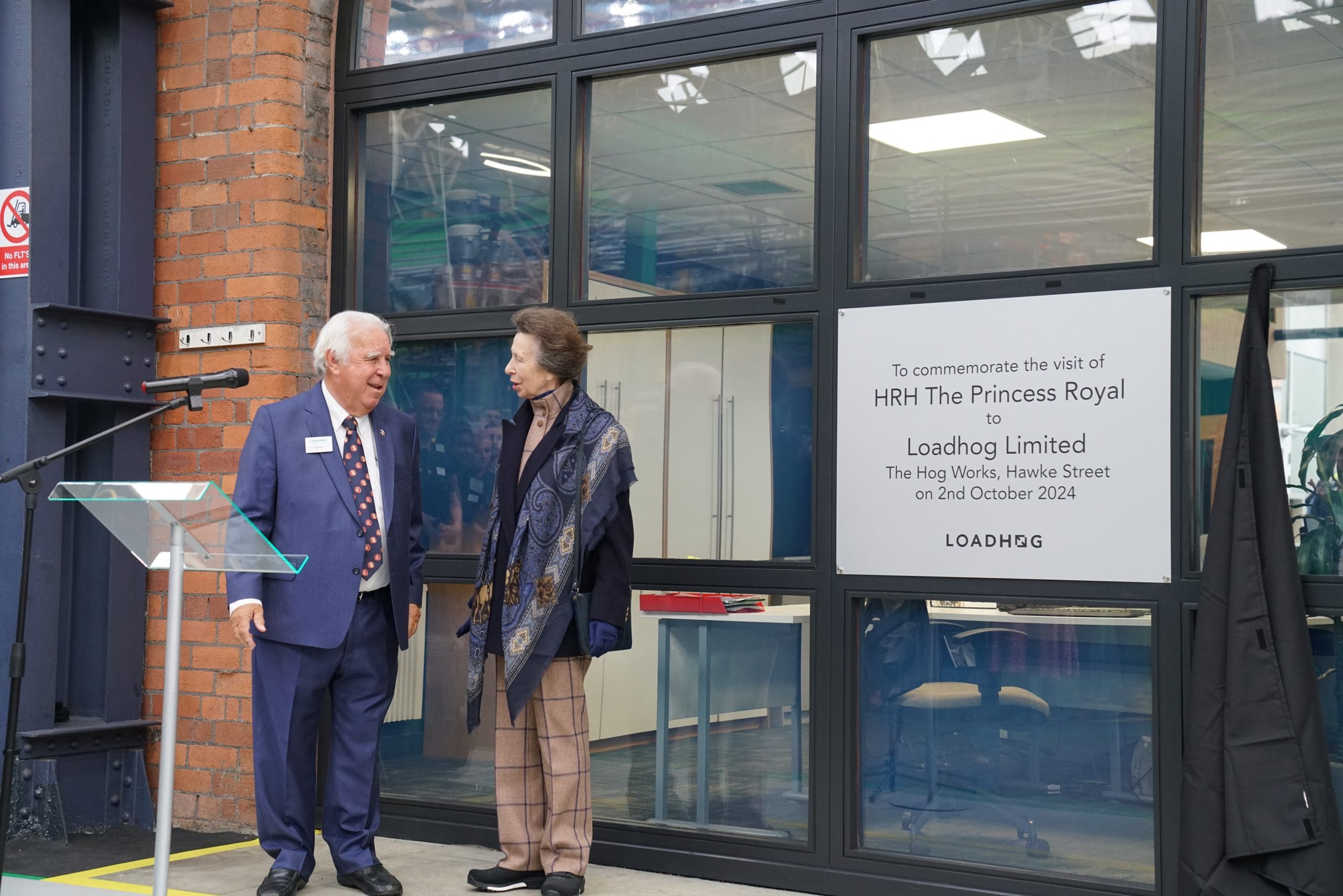 HRH The Princess Royal revealing the plaque at Loadhog, Sheffield